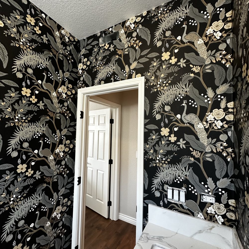 Dark decorative floral wallcovering